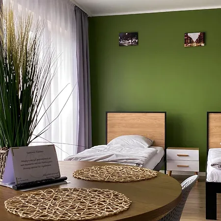 Tanie Noclegi Gliwice - Apartamenty Łowicka 28 Zewnętrze zdjęcie